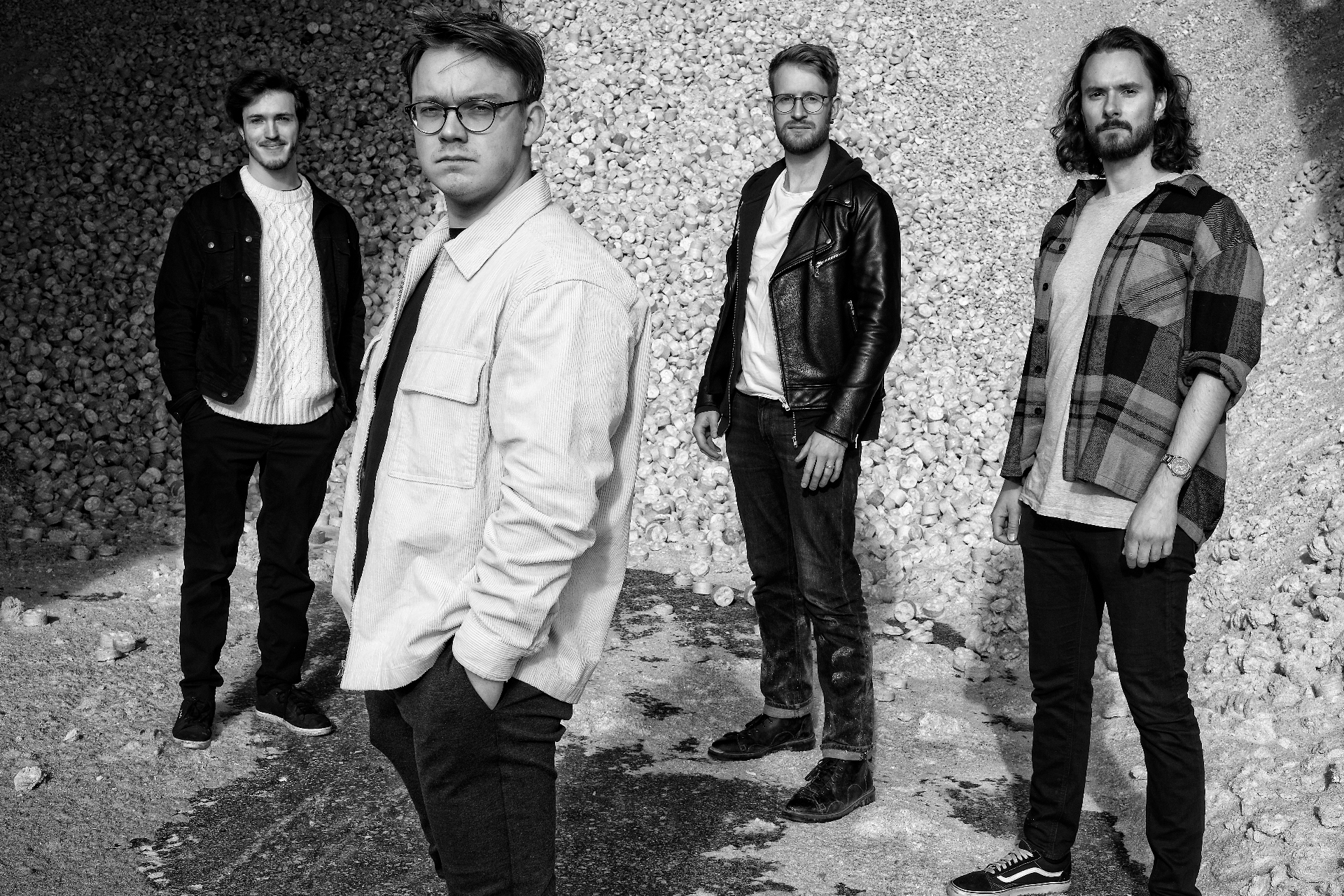 Solár black and white press photo — gravel wall